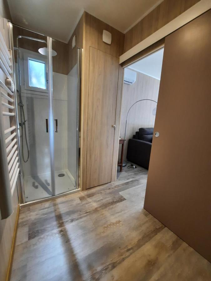 Le Lodge Des Chenes Brousses-et-Villaret Luaran gambar