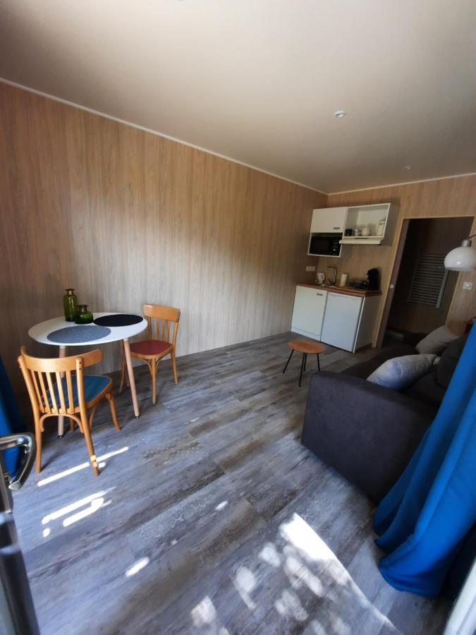 Le Lodge Des Chenes Brousses-et-Villaret Luaran gambar