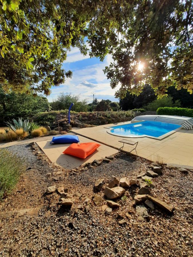 Le Lodge Des Chenes Brousses-et-Villaret Luaran gambar