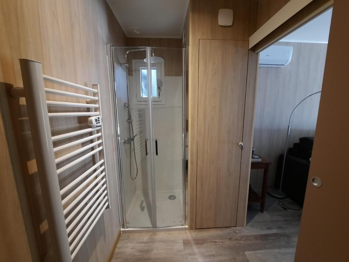Le Lodge Des Chenes Brousses-et-Villaret Luaran gambar