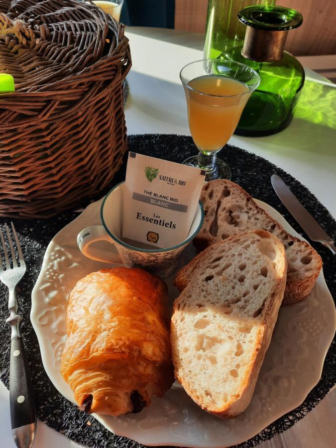 Le Lodge Des Chenes Brousses-et-Villaret Luaran gambar