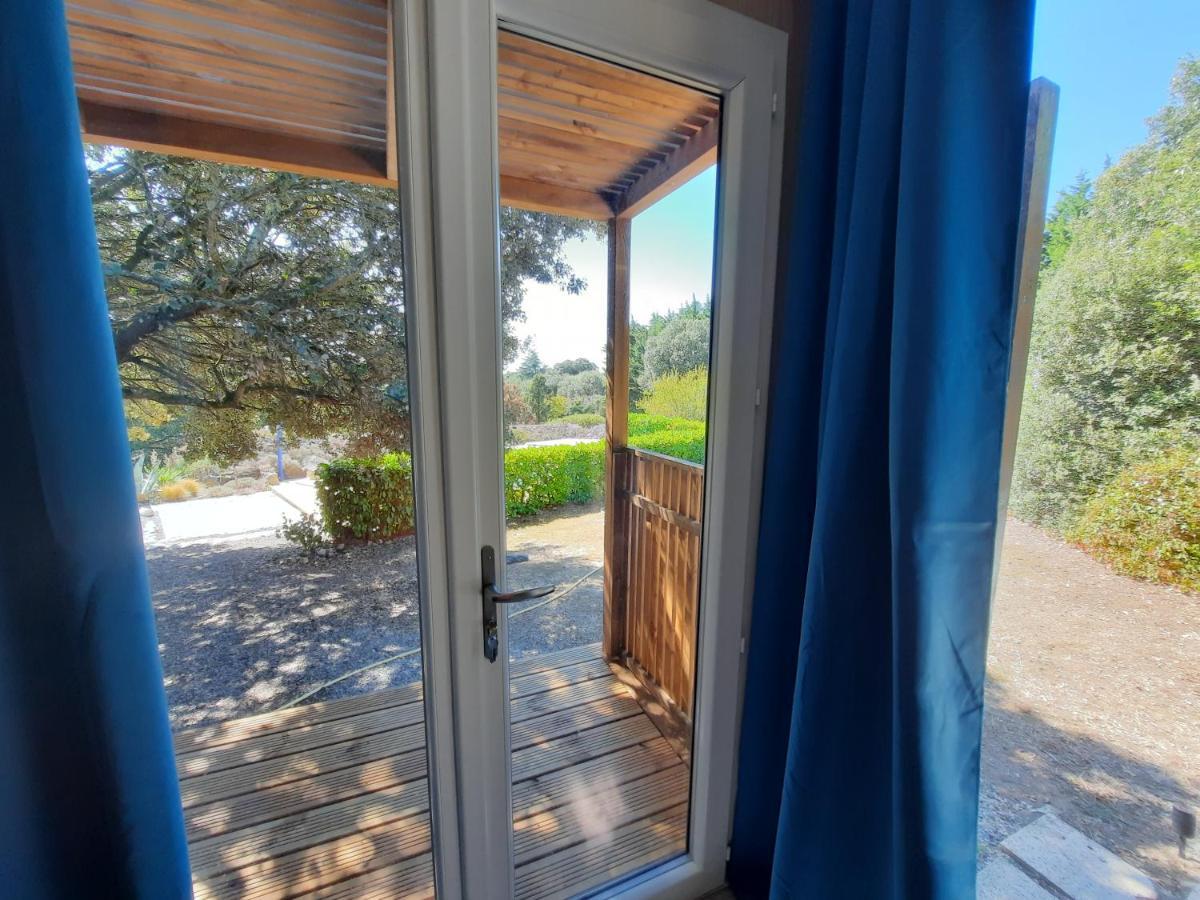 Le Lodge Des Chenes Brousses-et-Villaret Luaran gambar