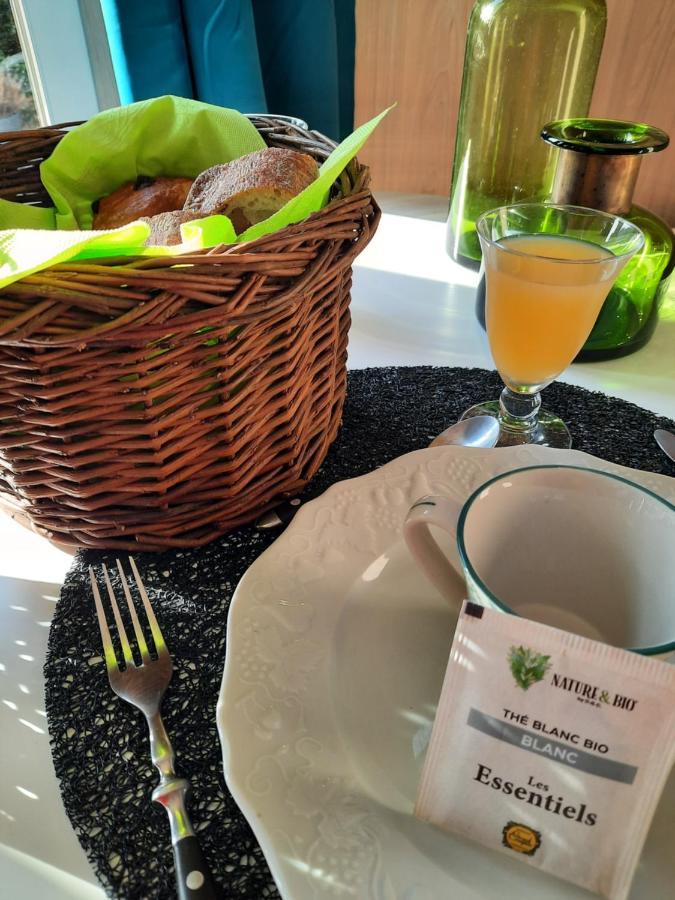 Le Lodge Des Chenes Brousses-et-Villaret Luaran gambar