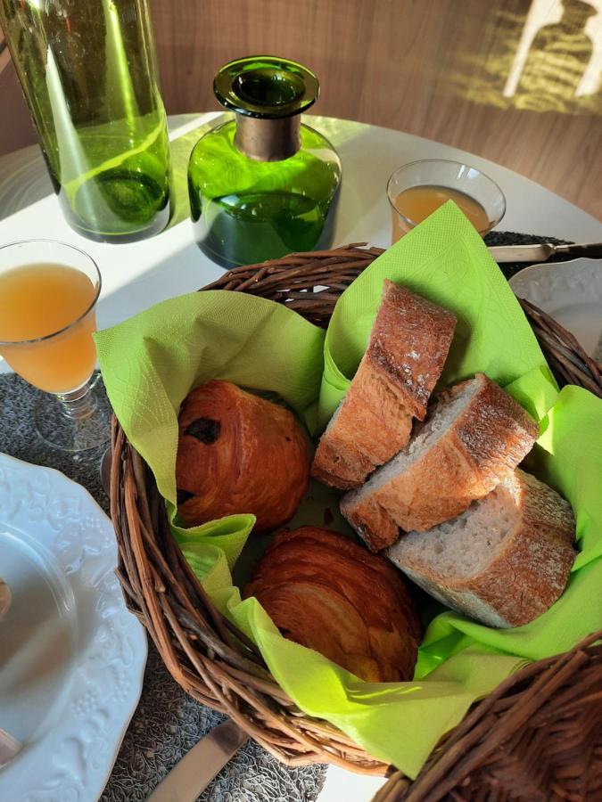 Le Lodge Des Chenes Brousses-et-Villaret Luaran gambar