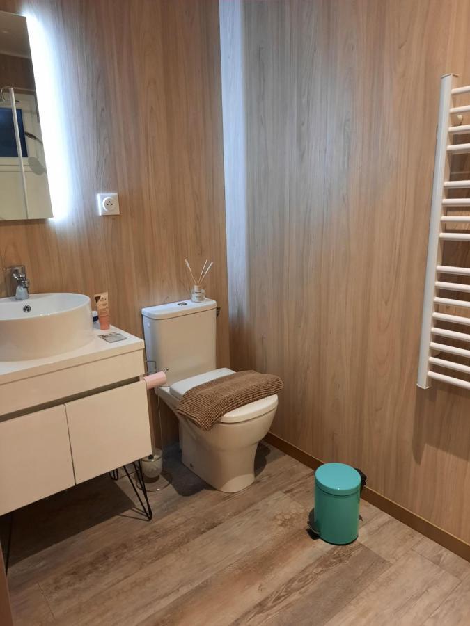 Le Lodge Des Chenes Brousses-et-Villaret Luaran gambar