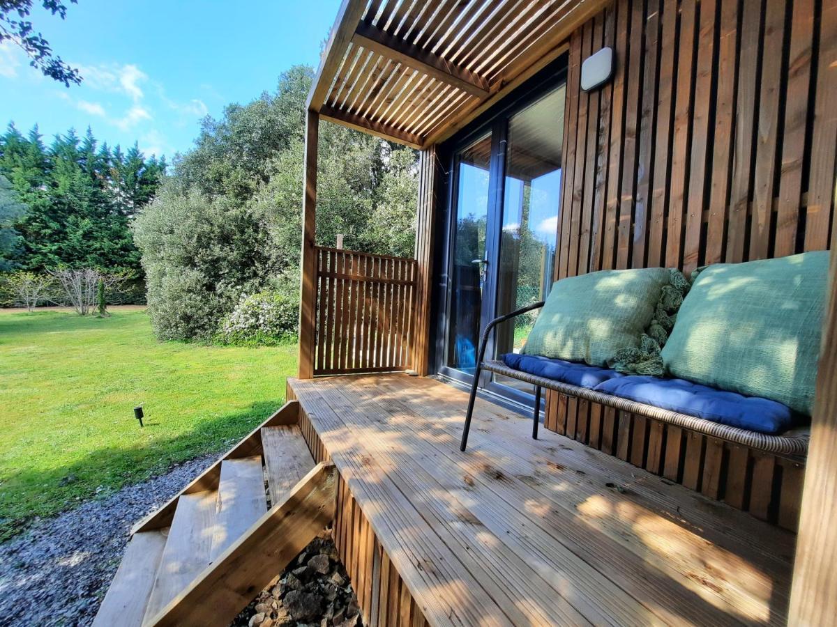 Le Lodge Des Chenes Brousses-et-Villaret Luaran gambar